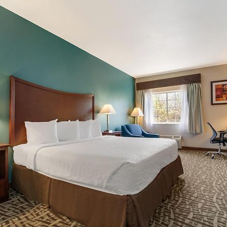 Surestay Plus Hotel By Best Western Topeka Exteriör bild