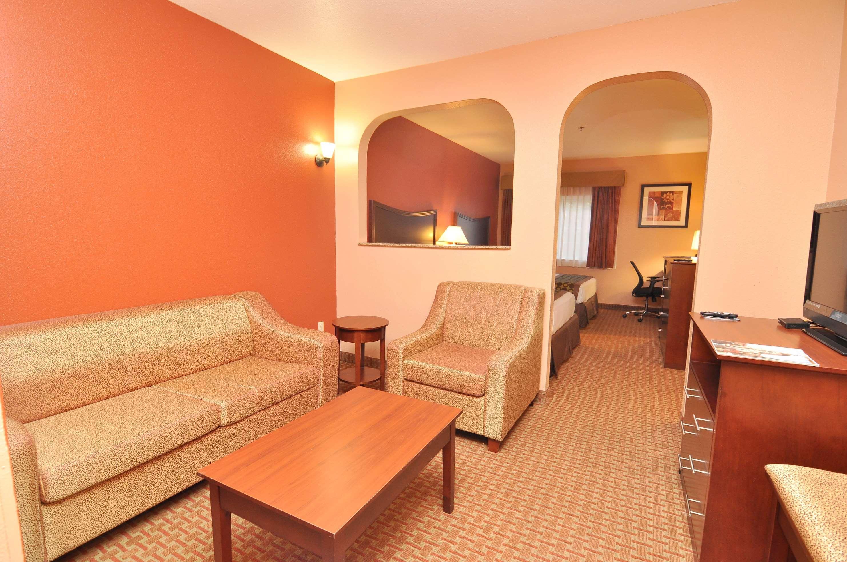 Surestay Plus Hotel By Best Western Topeka Exteriör bild