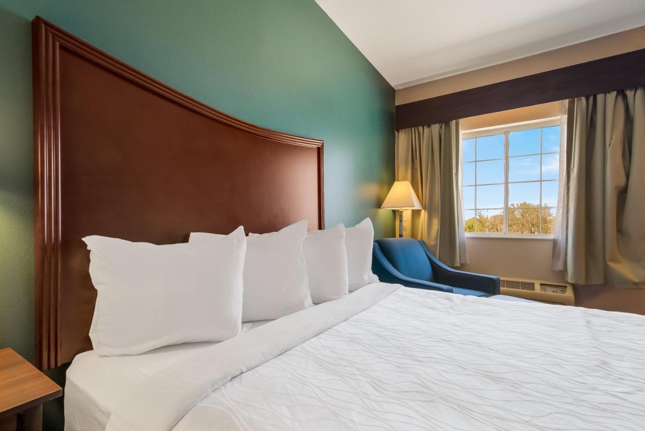 Surestay Plus Hotel By Best Western Topeka Exteriör bild