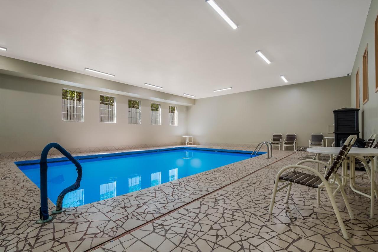 Surestay Plus Hotel By Best Western Topeka Exteriör bild