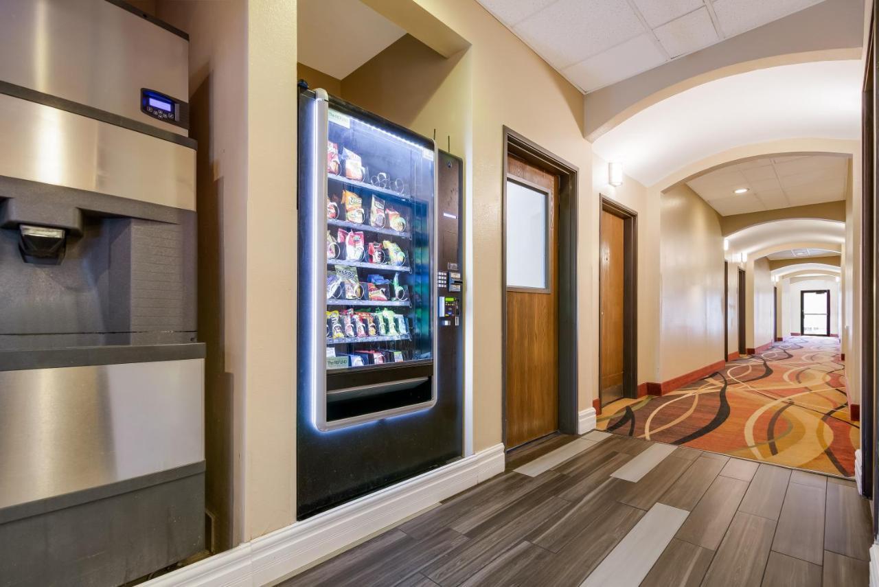 Surestay Plus Hotel By Best Western Topeka Exteriör bild