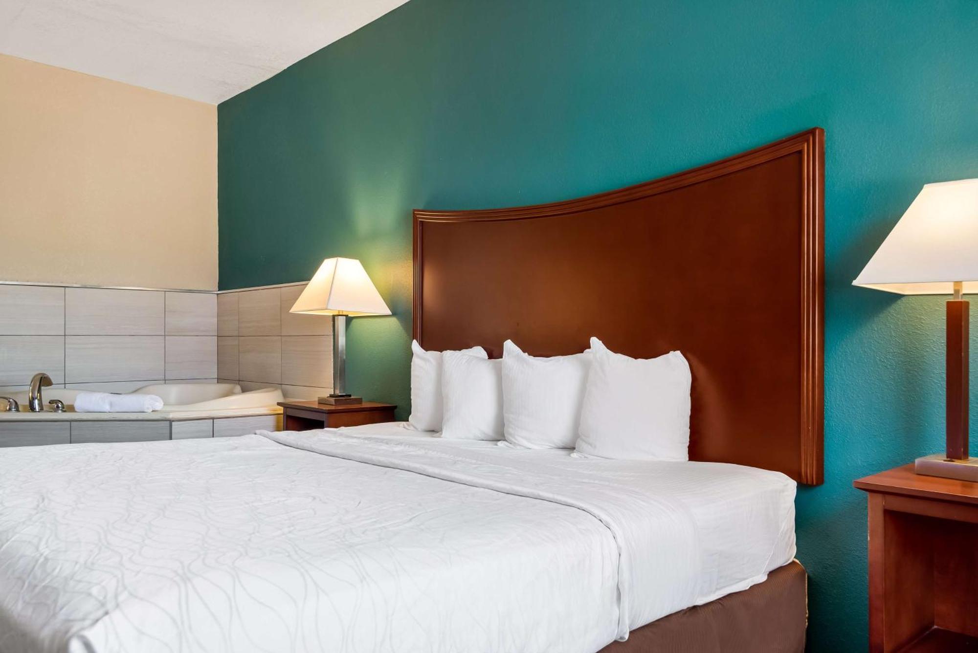 Surestay Plus Hotel By Best Western Topeka Exteriör bild