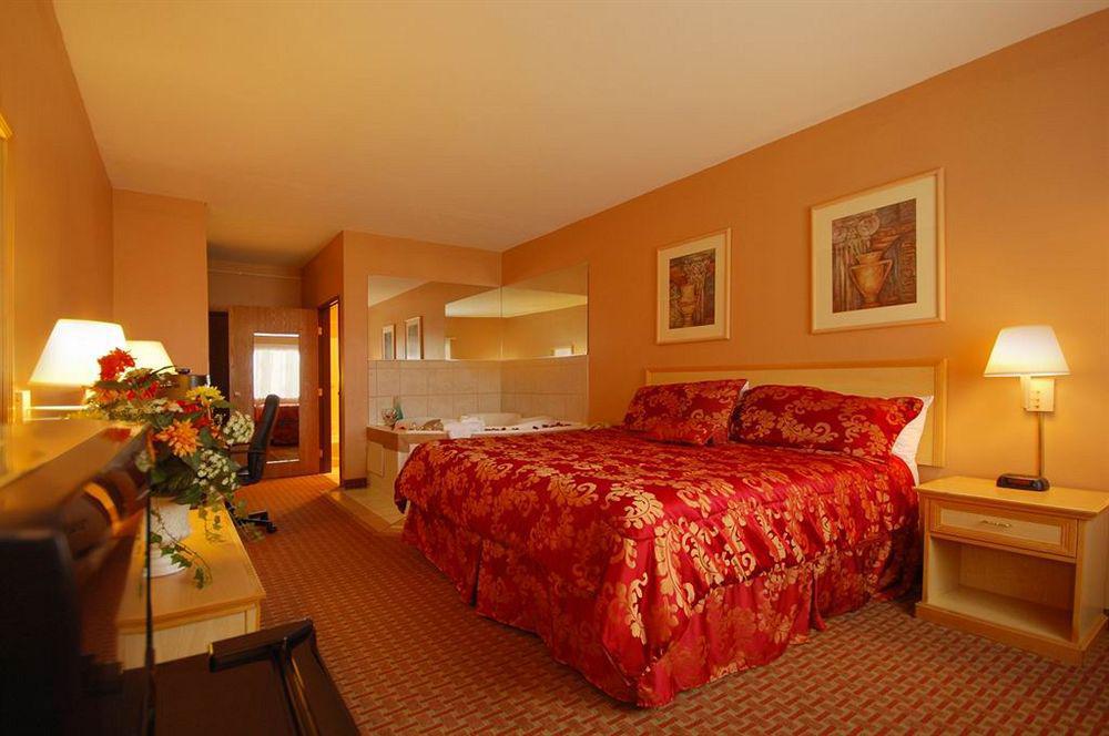 Surestay Plus Hotel By Best Western Topeka Rum bild